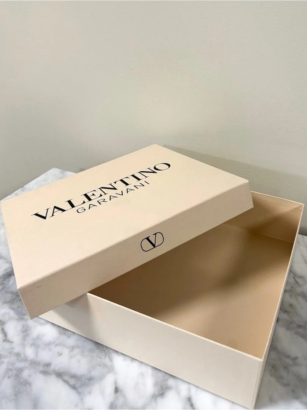 VALENTINO GARAVANI (Empty Box)